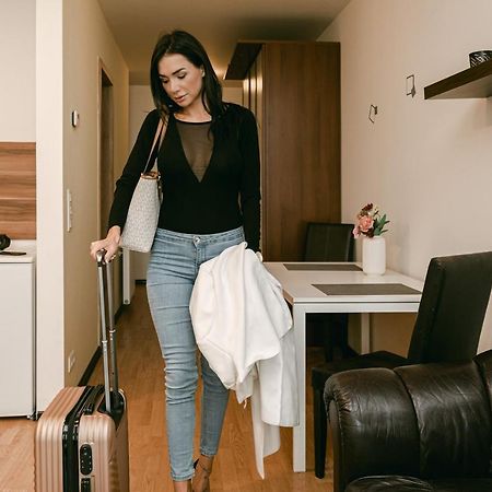 Flora Cozy Apartment Братислава Екстериор снимка
